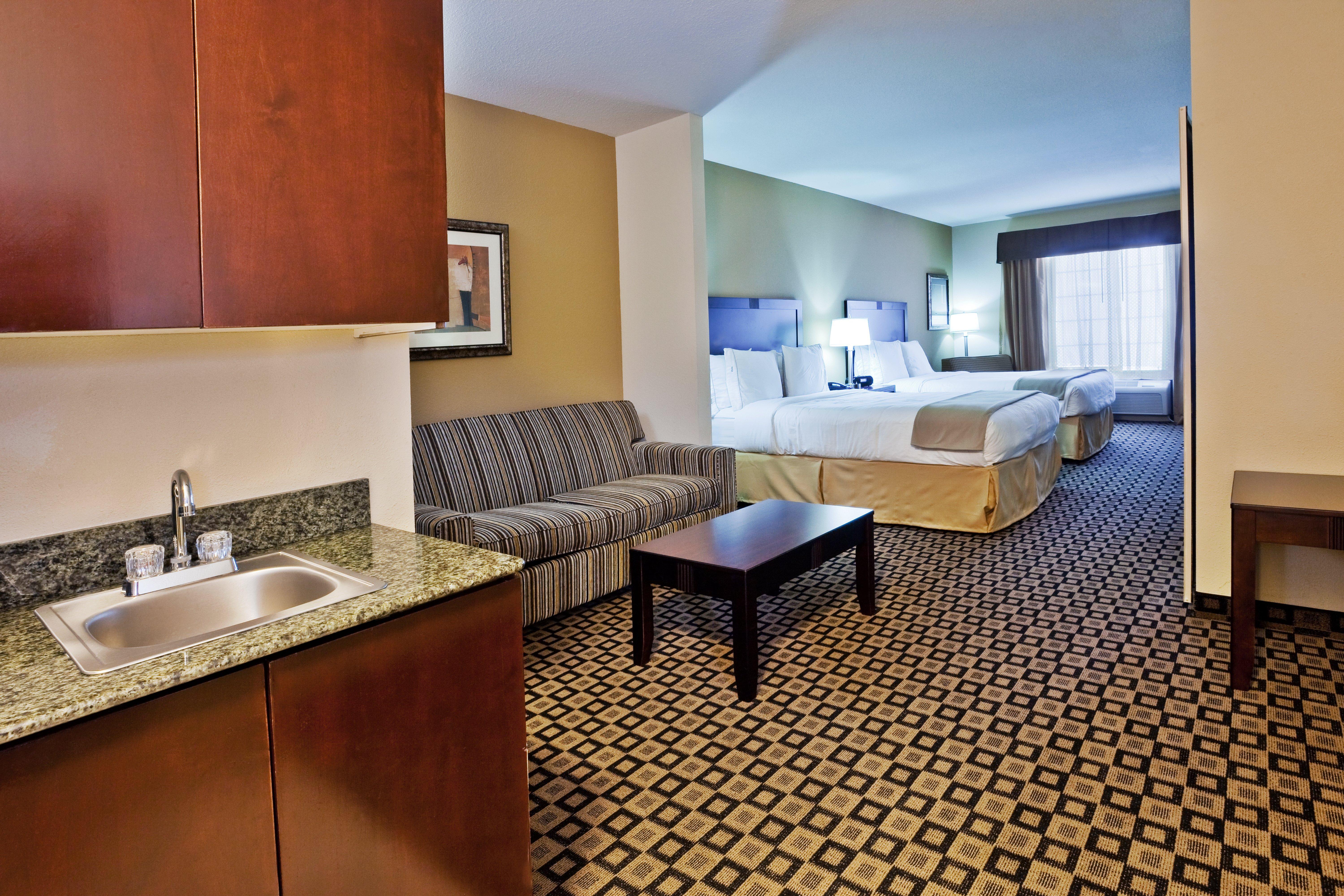 Holiday Inn Express & Suites Clovis By Ihg Exterior photo