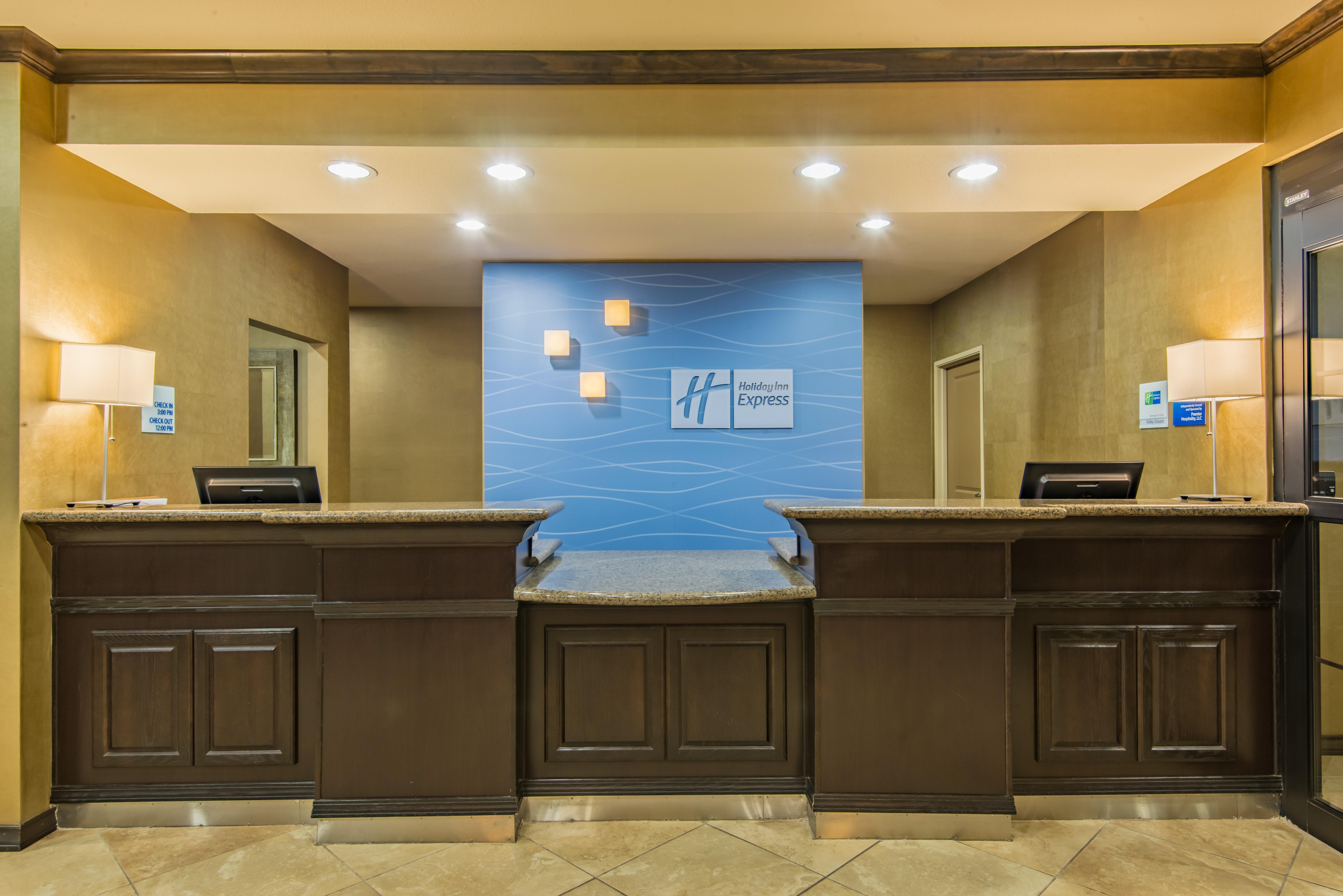 Holiday Inn Express & Suites Clovis By Ihg Exterior photo