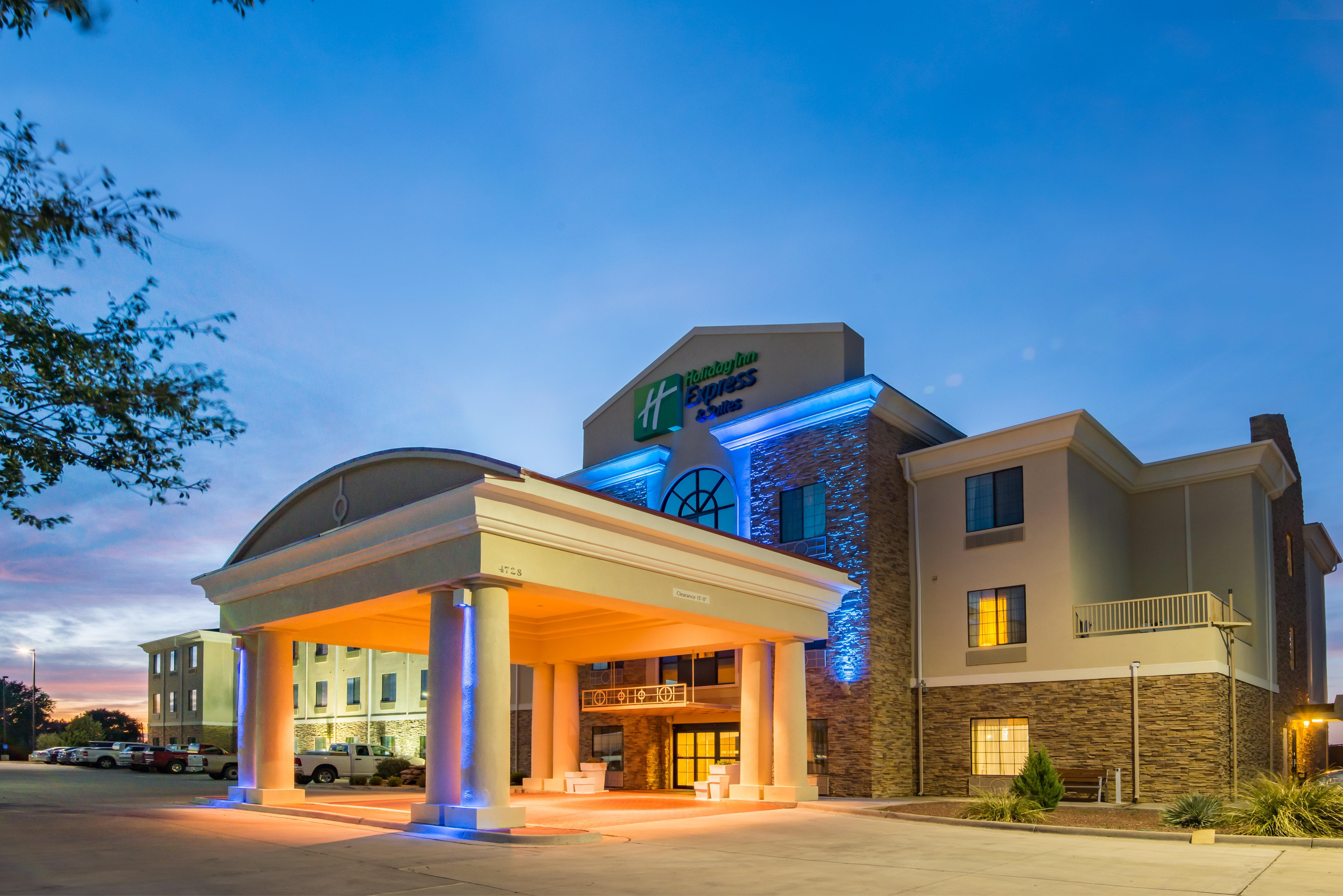 Holiday Inn Express & Suites Clovis By Ihg Exterior photo